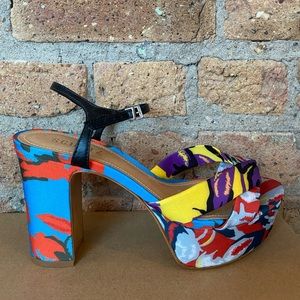 NWT Chunky Schutz platform heel